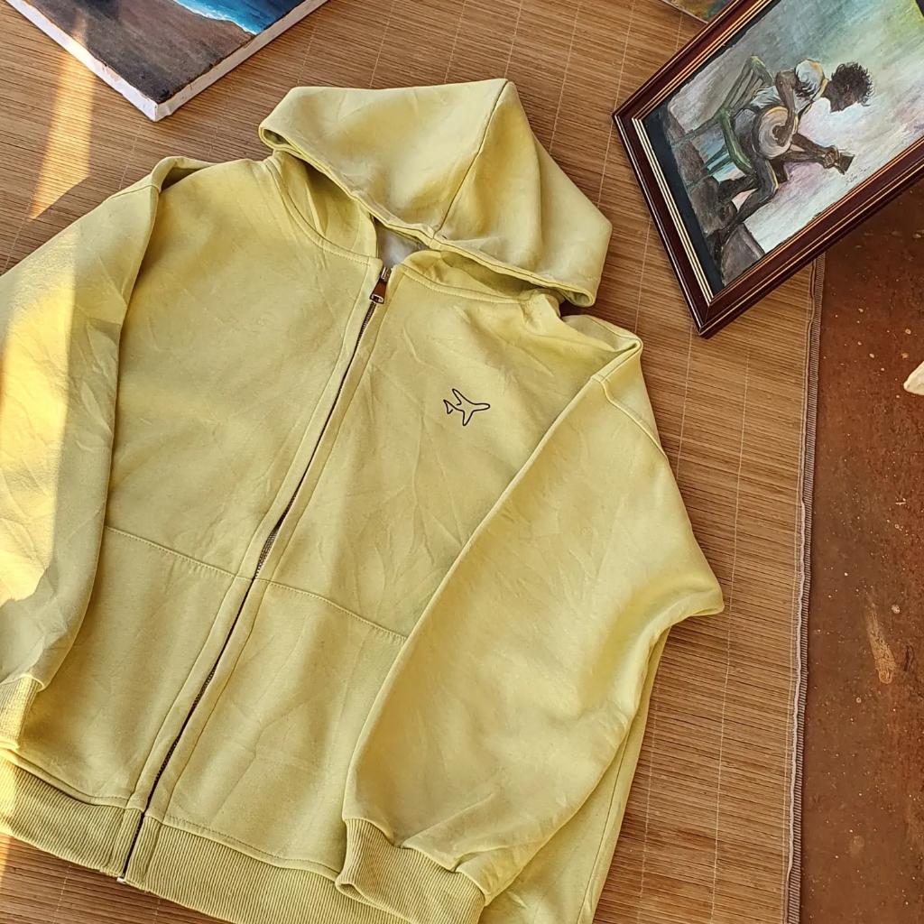 Mphasha265's tweet photo. Best quality hoodies k15000 https://t.co/Fqudsjq4IA