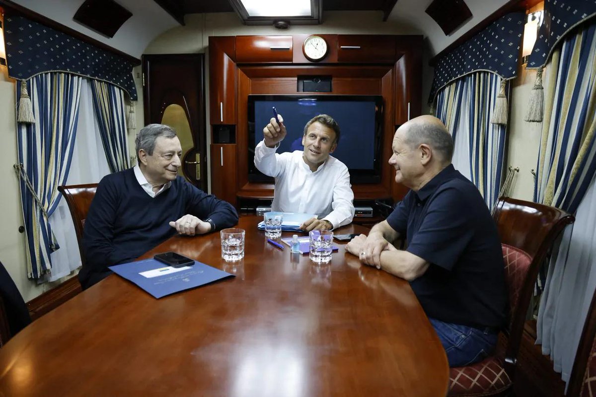 PianoInTheBush's tweet photo. French President Emmanuel Macron, German Chancellor Olaf Scholz and Italian Prime Minister Mario Draghi arrived by diplomatic train in Kyiv for their 1st visit since the Russian invasion. 
🇺🇦 is waiting for support and 🇪🇺 membership!
#iron_diplomacy https://t.co/QUjEQkz6CY