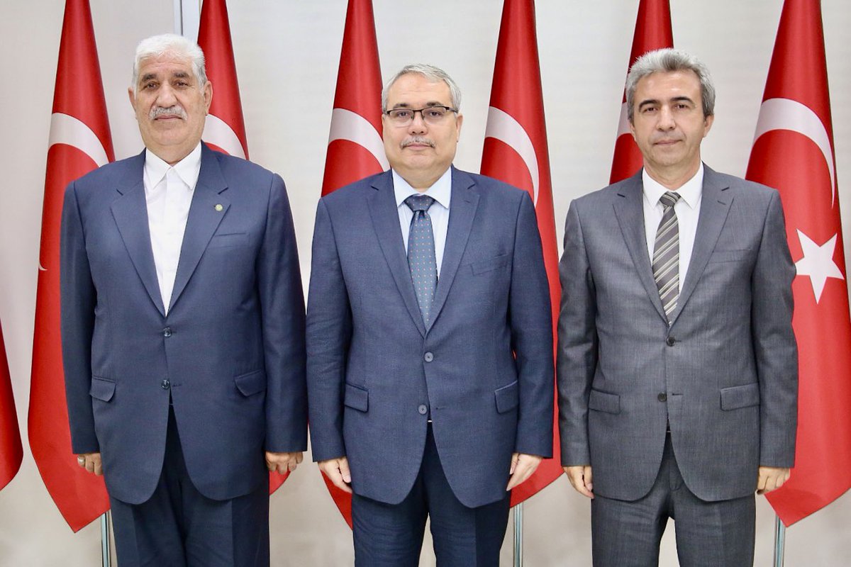 TCMusValiligi's tweet photo. Vali Doç. Dr. İlker Gündüzöz, Pancar Kooperatifi Yönetim Kurulu Başkanı Ramazan Yentür ile Kooperatif Müdürü Turan Balaban'ı kabul etti. https://t.co/ABMwK5a1fk