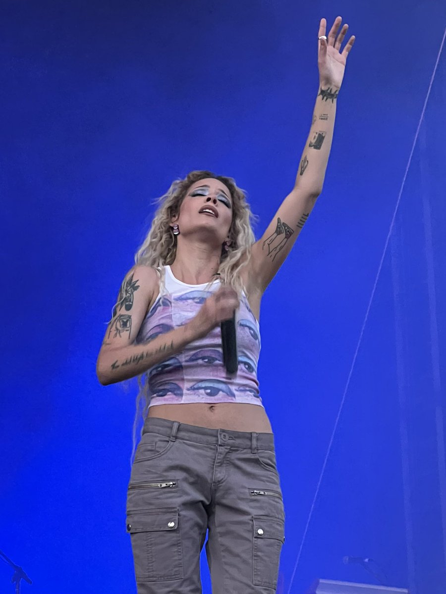 CelineSalgado's tweet photo. @halsey 🫶🏽🫶🏽 #loveandpowertour #boise https://t.co/QKQHqoZlWs