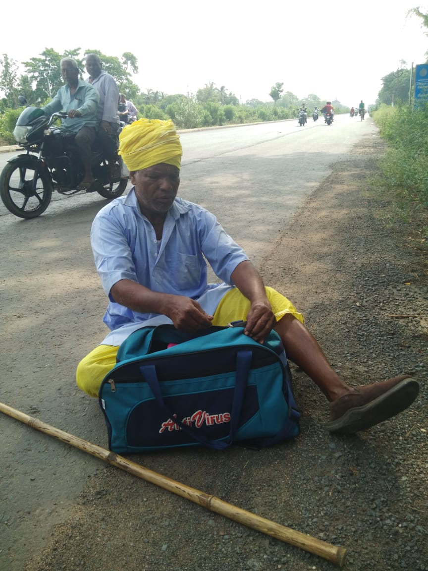 ZeeOdisha's tweet photo. #BalasoreBreaking
- ଜଗା ଦର୍ଶନ ପାଇଁ ୬୨ ବର୍ଷୀୟ ବୃଦ୍ଧଙ୍କର ବାଲେଶ୍ଵରରୁ ପୁରୀ ପଦଯାତ୍ରା
- ଜଗନ୍ନାଥଙ୍କ କୃପାରୁ ଆରୋଗ୍ୟ ହୋଇଥିବାରୁ ପ୍ରତି ରଥଯାତ୍ରାରେ ପୁରୀ ପଦଯାତ୍ରା କରିବାକୁ ମାନସିକ କରିଥିଲେ ସୁରେନ୍ଦ୍ର ମଣ୍ଡଳ
-ଔପଦା ବ୍ଲକ ସାନପାଟପୁର ଗ୍ରାମର ବାସିନ୍ଦା ସୁରେନ୍ଦ୍ର
 #RathYatra #ZeeOdishaNews https://t.co/9erNKHzcWq