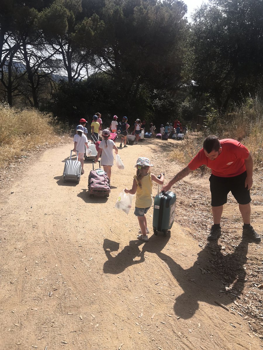 LauraAinoza's tweet photo. Cocodrils, Dracs i Cargols ja han arribat a Can Masriera i comencen a  esmorzar per agafar energia i gaudir de totes les activitats de les colònies @laudrupat  @MagdaCollCamps @Maria94ICH @francantopinero @immaculadahorta https://t.co/BYZHU4noDq