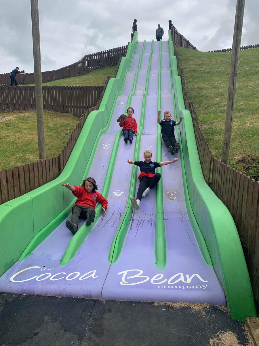 P4, P/5 and P5/6 had a great time at The Cocoabean for their school trip. They got to make their own bars of chocolates, got some funky moustaches and had fun playing! 🍫
