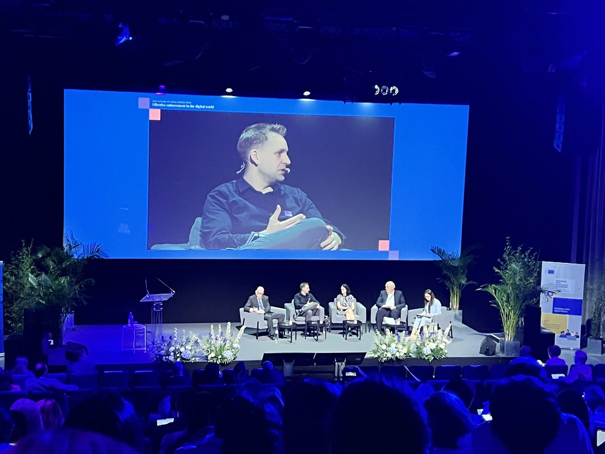 #EDPSconf2022 <a href="/EU_EDPS/">EDPS</a> 
<a href="/maxschrems/">Max Schrems 🇪🇺</a> : even if they should, reality says that DPAs don’t collaborate on cases, unfortunately