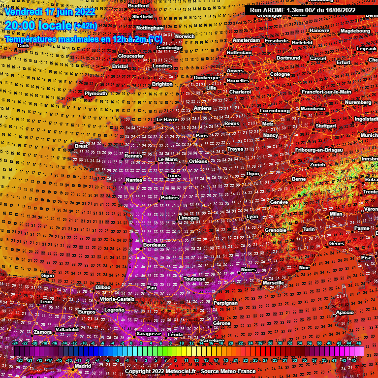 SkyPhilippe's tweet photo. Beaucoup tente de minimiser les T° via le biais chaud de ARP (pas toujours sur les maxi 🌡️), Arome ne souffre pas de ce biais, voila pour vendredi, samedi sera pire.🥵 https://t.co/V3X5yWqyl1