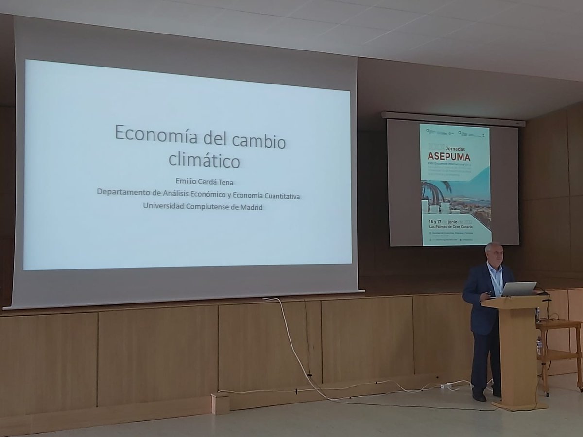 asepuma2022's tweet photo. Interesanteísima charla en la conferencia plenaria #asepuma2022
 📢 Economía del Cambio Climático
🗣️ Emilio Cerdá Tena, catedrático de Fundamentos del Análisis Económico en la 
@unicomplutense https://t.co/Lq8OzDpau1