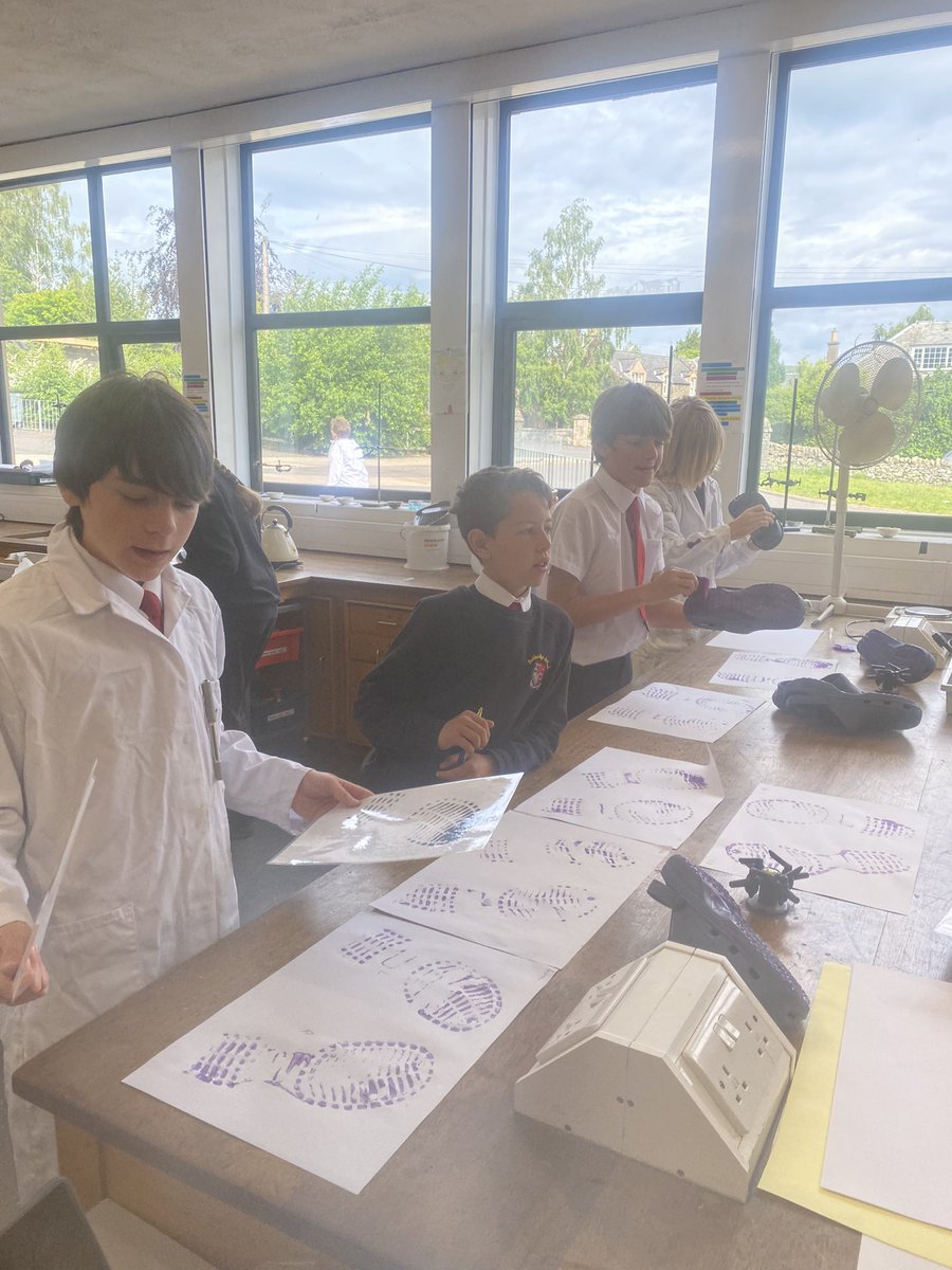 MrsJSciencePHS's tweet image. Who dunnit? 2.7Chem starting analysing the evidence in the case of the security van robbery!! @PHSparents @PeeblesHigh @activelylearn