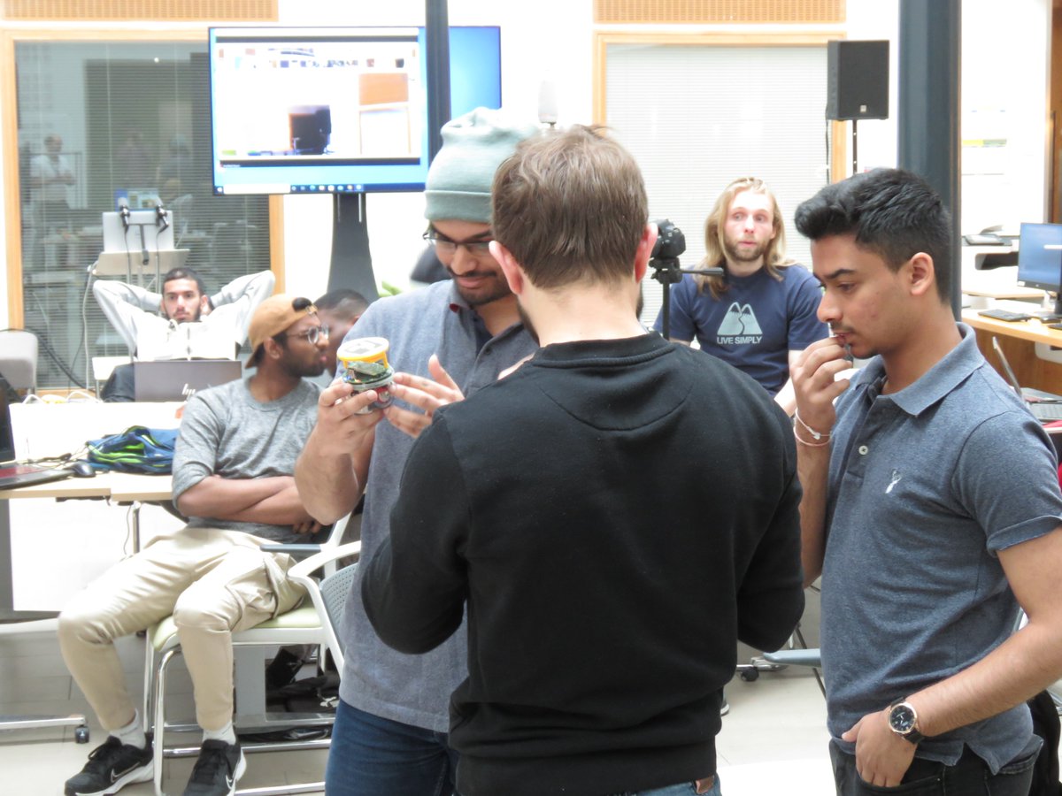 ShefACSE's tweet photo. Yesterday was the final day of SwarmHack 2022 in collaboration with @UoY_CS and @UomRobotics.

Students worked in teams across the three universities to learn about robot swarms and come up with solutions to challenges. 

Funded by @UKRobotics and facilitated by @RoderichGross https://t.co/JPvJin23ST