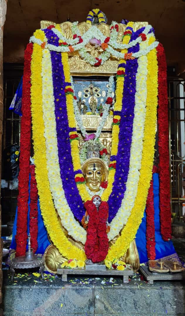 Jaggesh2's tweet photo. ಇವತ್ತಿನ ರಾಯರ ಬೃಂದಾವನ ದರ್ಶನ🙏 ಓಂ ಶ್ರೀ ರಾಘವೇಂದ್ರಾಯನಮಃ 🙏 https://t.co/AqaIgYsJJs