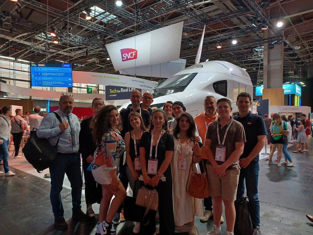benoitdeglo's tweet photo. #Vivatech jour 2 !!!! Cette fois ci avec des agents des Hauts-de-France.
Pitch à 11h30 !!!
#VivaSncf #sncf #Ter #numérique #574 #esncfsolutions @SNCF_Digital https://t.co/34C8mvEXYW