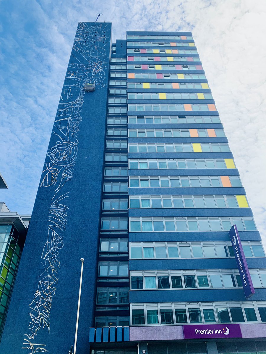 JournoBecky's tweet photo. Was amazing to see these guys at work yesterday! Can’t wait to see the finished result - which will be Europe’s tallest piece of street art! #Leicester #bluetower #streetart @BIDLeicester #WhatsOnLeicester https://t.co/B6zKYGEleK