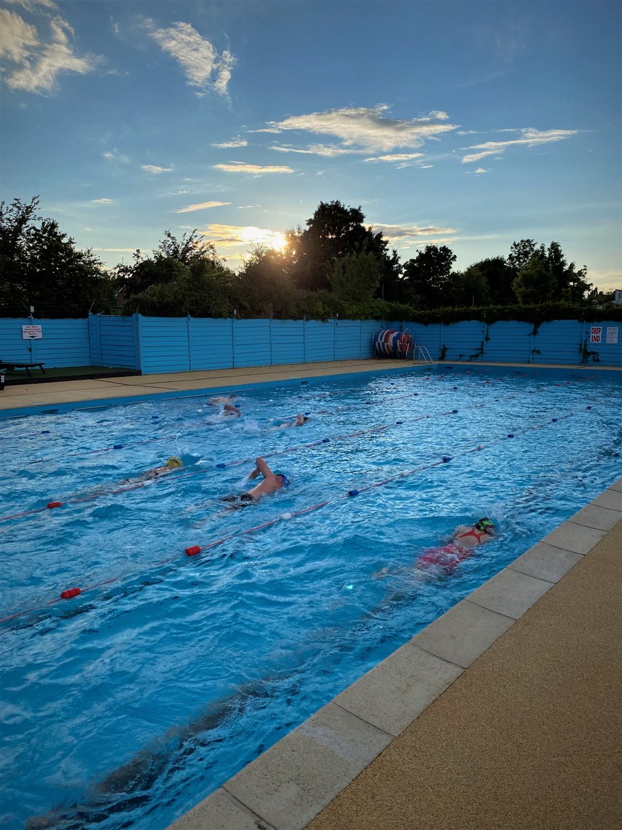 TrainedTri's tweet image. Coached evening swims - tri-trained.co.uk/swim-session.h…