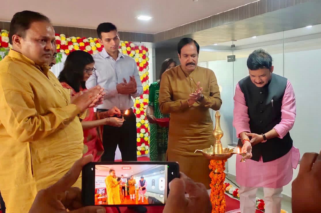 devusinh's tweet photo. દાદરા નગર હવેલીના સેલવાસ ખાતે વિક્રમી ૩૮૦૦૦ થી વધુ નવા સુકન્યા સમૃદ્ધિ ખાતા ખોલીને ગુજરાતના ટપાલ વિભાગે ‘મારી દીકરી, સમૃદ્ધ દીકરી' અભિયાનની શરૂઆત કરવામાં આવી.
(1/2)

#8YearsOfWomenEmpowerment https://t.co/dxIZjY1JXI