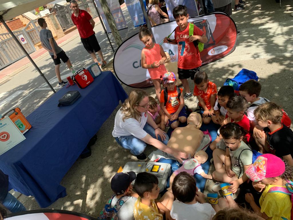 caryosa_group's tweet photo. ✅ En la Fiesta del Deporte celebrada en la ciudad barcelonesa de Santa Perpetua de Mogoda @ajuntamentSPM #CaryosaGroup tuvo la ocasión de impartir formación en #RCP para niños 💓💓
#porunmundocardioprotegido #cardioprotección https://t.co/Md58hepPyF