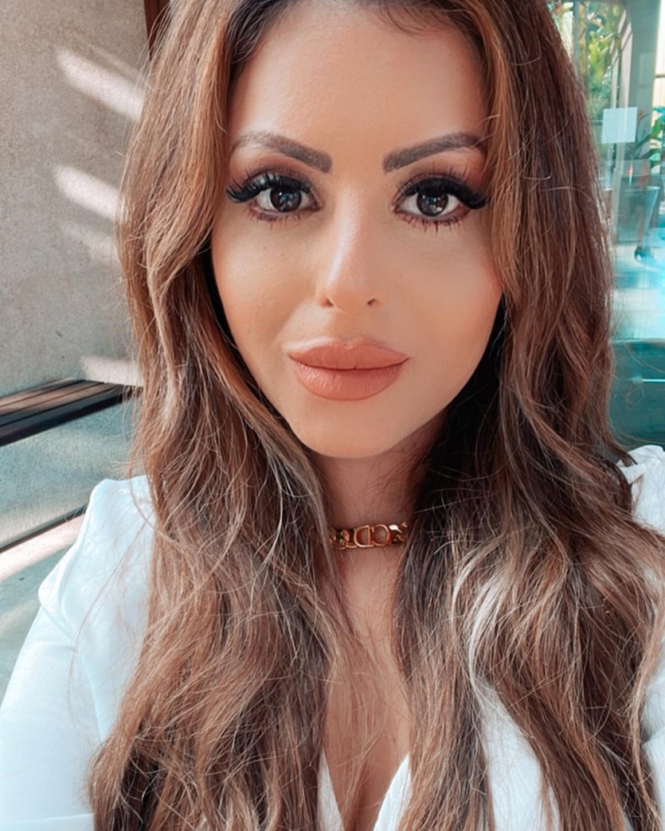 HairRehabLondon's tweet image. The Beautiful @sonia.suprai

Shades - Rooted Bronze
 
Get The Look - LUXE CLIP-IN EXTENSIONS 20" (180GMS) ⁠
⁠
SHOP:l8r.it/gph1⁠

#blondebalyage #bronde #shadowroot #balayagehighlights #babylights #hairrehablondon