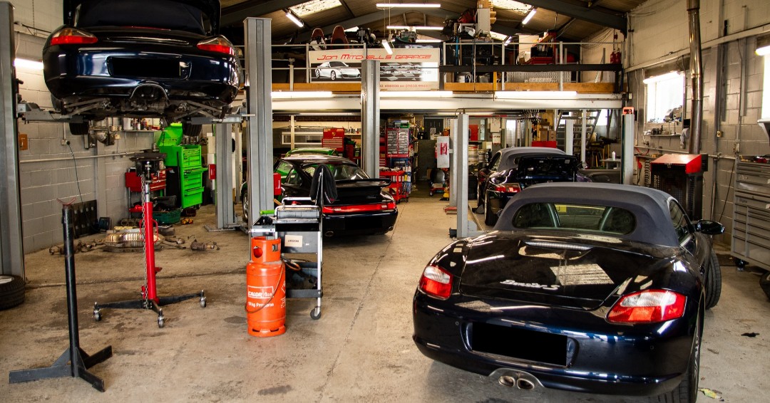 Fabulous Thursday!
It is not just exotic RS and Turbo models here, we are just as passionate about the Porsche Boxster too.
Mid engine,  great weight distribution, soft top for the sunny days and that awesome Porsche engineering. What is there not to like?