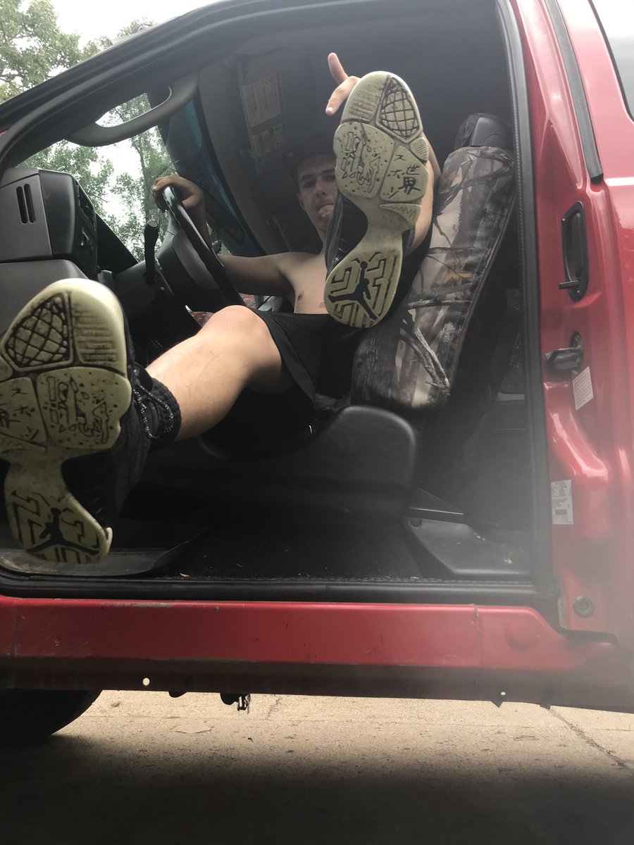 MasterJames97's tweet photo. Some photos from my old Twitter account I thought I should share. Want more? I’m going to assume yes because my feet and presence is like a drug itself. You’ll always come back! 😈😈 SKYPE ID: LIVE:EVAN.RADER #footdom #feetworship #footmaster #cashmaster #paypig #cashslave 📲 https://t.co/SseuLr3rZO