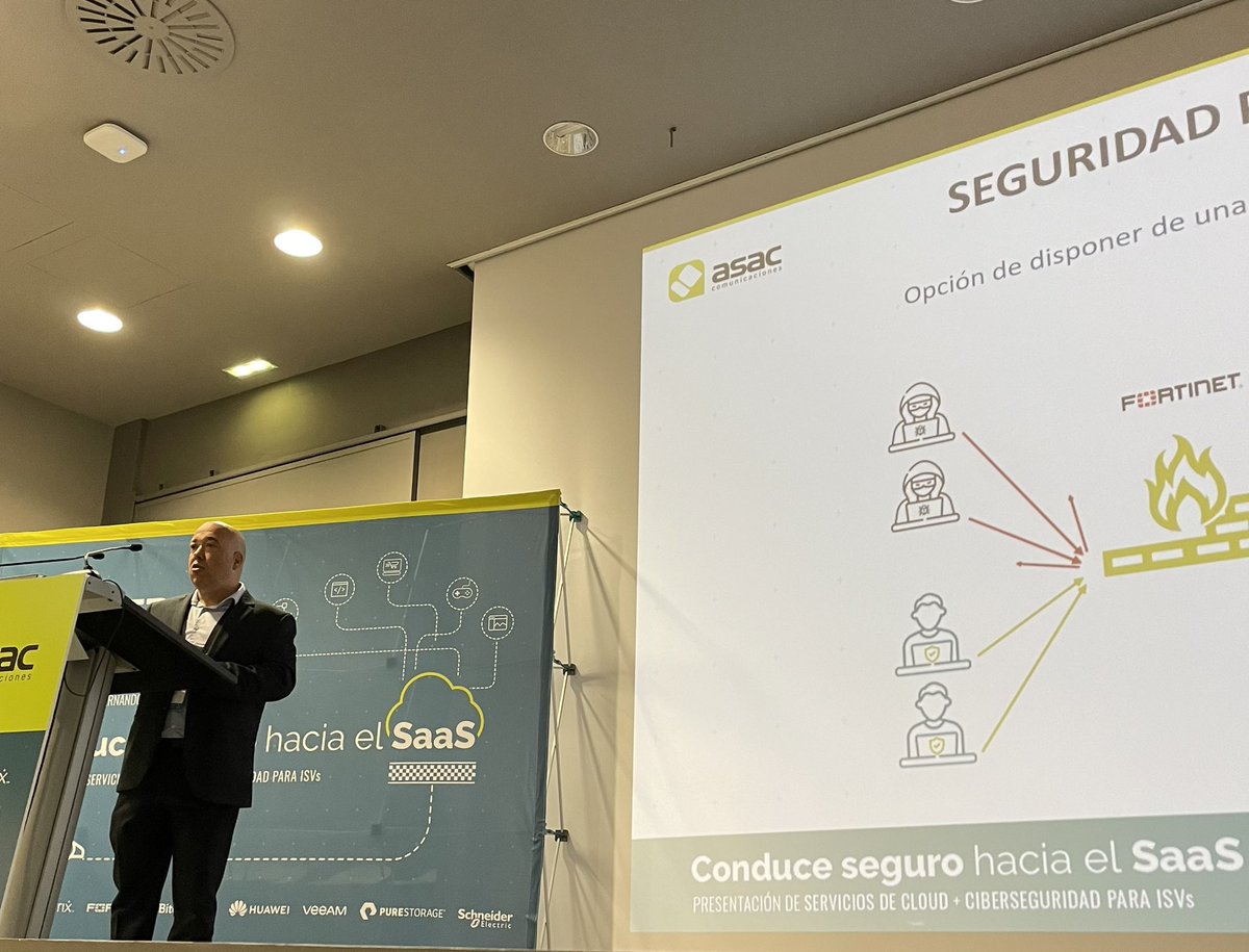 marcoaprieto's tweet photo. Ponencia de JuanMa de ASAC sobre medidas de seguridad #ASACCLOUD https://t.co/Xxyhuf2alA