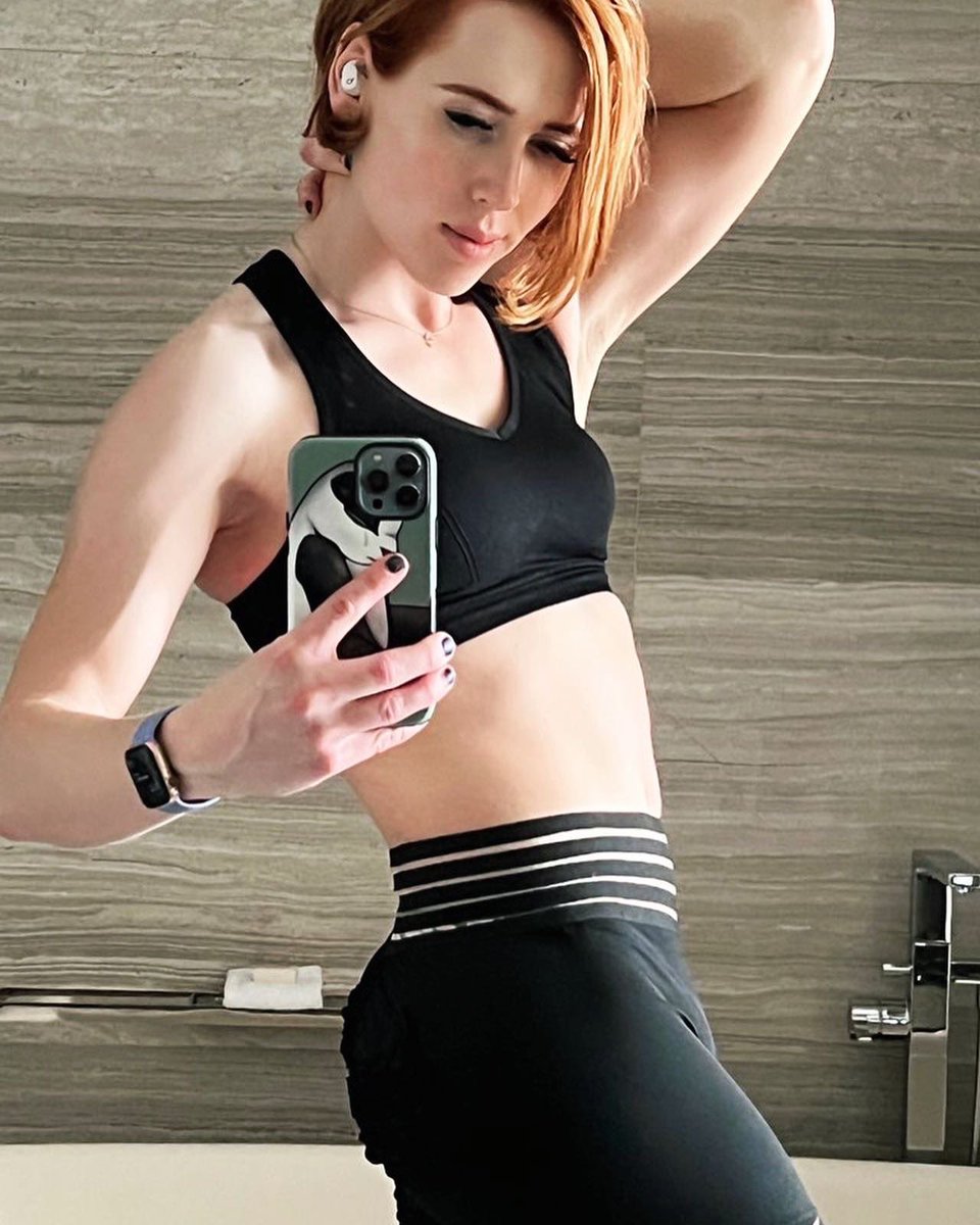 Shiri SFW tweet media