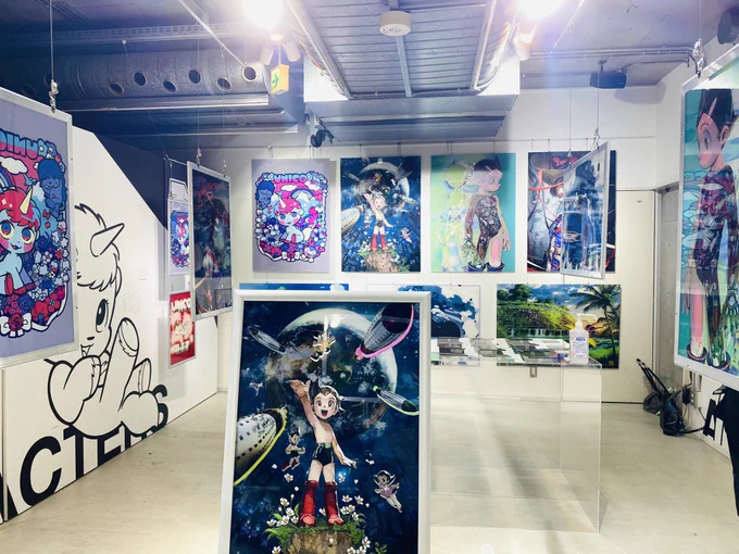 明日から開催の手塚治虫✖️イラストレーターコラボの企画展にお邪魔しました🦄アクリルを使った印刷に力が入っていて素敵だった…!グッズも豊富でかわよい!表参道立ち寄った際は是非いらしてください🏃‍♂️ 