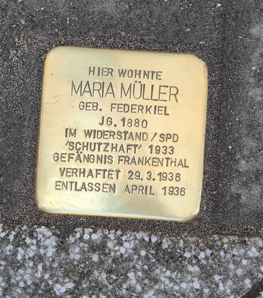 FurGedenken's tweet photo. Premiere für den #Förderverein für Jüdisches #Gedenken in #Frankenthal. Am 15. Juni verlegte der Förderverein zum erstenmal selbständig 5 #Stolpersteine in der Stadt. Mitarbeiter des #EWF #Frankenthal übernahmen die Verlegung für die Jüdische Familie Heimann und Maria Müller https://t.co/EmrM6EHBOx