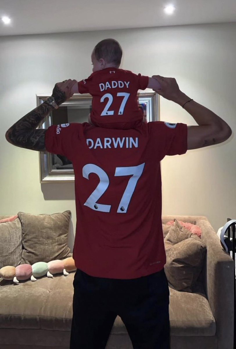 Watch_LFC's tweet photo. Darwin Nunéz and his son 🥰 https://t.co/bZNxrvjETO