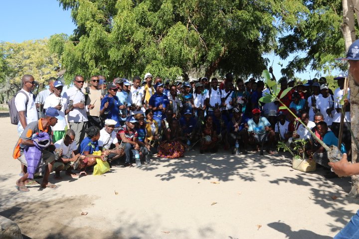 LMMAMada's tweet image. #CongrèsMIHARI Deuxième jour : focus sur les échanges de bonnes pratiques et les visites de LMMA. Une session consacrée au rassemblement des présidents des LMMA dans la région Sud et Moyen-Ouest du réseau MIHARI a été effectuée et aussi des sessions de renforcements de capacités