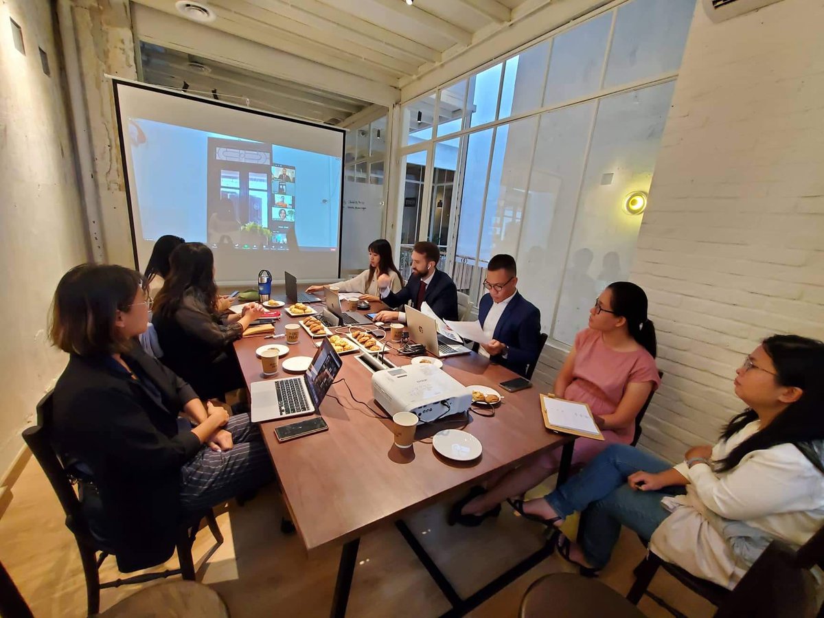 UKinVietnam's tweet photo. 🇬🇧 supports the movement toward net-zero, contributing to the fight against climate change &amp; building a sustainable future!
- @Sam_J_Wood, Deputy Consul General during @WWF 🇻🇳 latest workshop on Race to Zero
 
Celebrate 2 yrs of RtZ and join the race now: https://t.co/kLzBmrK1qo https://t.co/5CoYwN4kLs