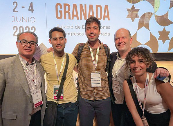 🏥🏆El residente de Medicina Interna Antonio Zamora consigue el 1º puesto en el concurso de casos clínicos COVID19 de la <a href="/SEIMC_/">SEIMC</a>. La U.  Enfermedades Infecciosas <a href="/HospitalLaFe/">HospitalLaFe</a>  atiende a más de 250 pacientes ingresados con patologías infecciosas complejas🔗cutt.ly/BKeAGc7