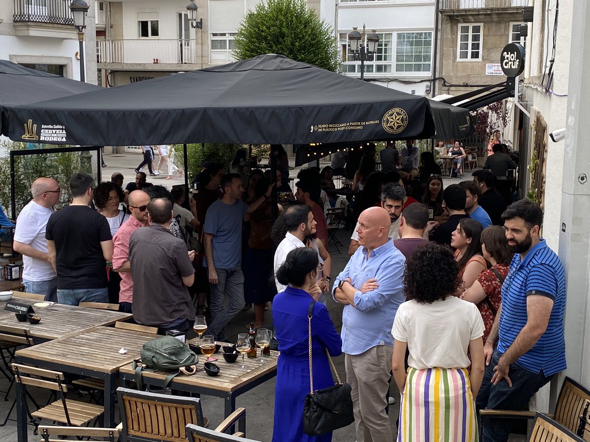 Onte xuntámonos uns cantos en #Lugo nunha nova #eSmorGaSG 
Graciñas a todos por vir, compartir e apoiar. 
Gracias tamén Ao <a href="/HoGruf/">HoGruf</a> por acollernos. Un pracer, coma sempre.

Deu moito de si, xente moi diversa: expertos en velas, crimes sen resolver, lixo, bicicletas antigas…