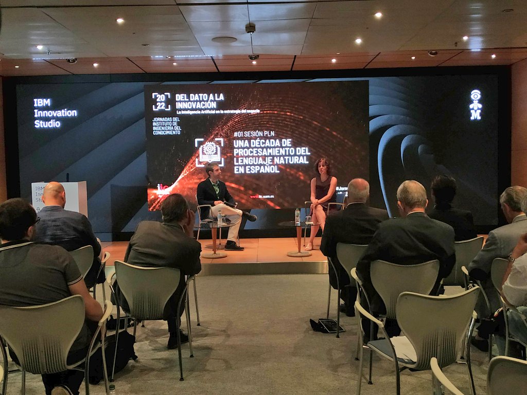 🔴 <a href="/albarjip/">Álvaro Barbero Jiménez</a> presenta ahora a Marta Guerrero (<a href="/marta_mgn/">Marta Guerrero</a>), coordinadora de los proyectos de #PLN en <a href="/IIConocimiento/">IIC</a> 

Conversan sobre ese trabajo conjunto entre data scientists y lingüistas computacionales en #JornadasIIC22