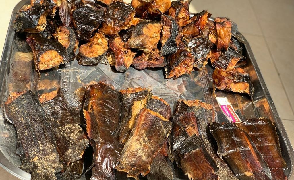 FarmAbasa's tweet photo. Looking for where to smoke your oven dried Catfish at affordable prices?? Kindly send us a dm fod enquires !

PS- Our oven dried catfish is available in Lagos and Ilorin for instant delivery 😉 https://t.co/ww81kTsxPu