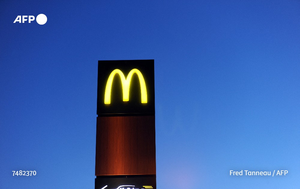 afpfr's tweet photo. McDonald's a accepté de payer 1,25 milliard d'euros en France pour éviter des poursuites pénales pour fraude fiscale entre 2009 et 2020 #AFP https://t.co/6RIugC1Z96