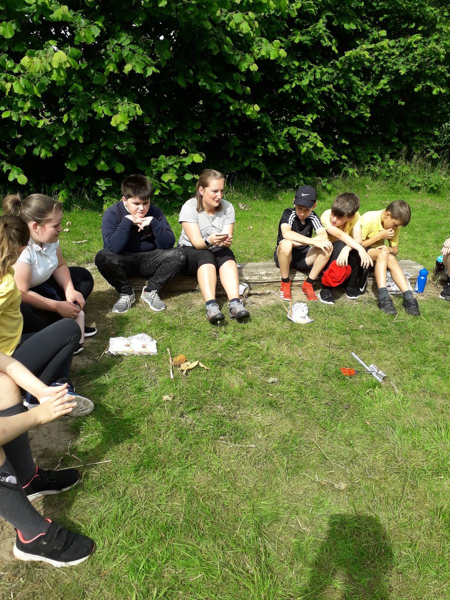 PendrefYsgol's tweet photo. Forest School fun this morning! We used our problem solving skills to create a solar s'mores! https://t.co/VamalqcO4q