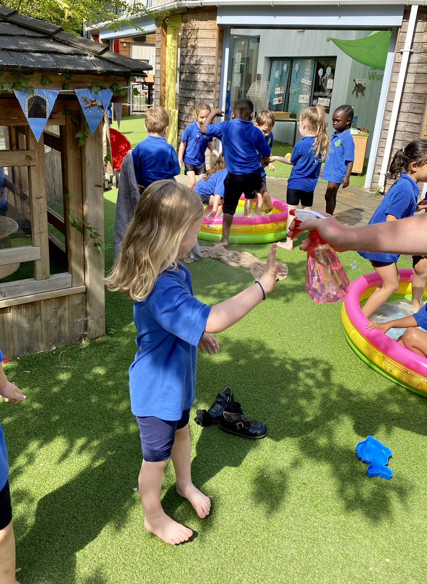 stjhighgate's tweet image. Cooling down in EYFS! #sunny #paddlingpool #EYFS