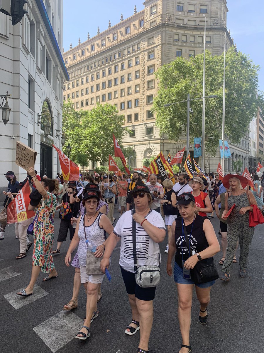 PachecoJpacheco's tweet photo. La lluita per els salaris avui als carrers en sectors que ocupen 1 milió treballadors/es

Els empresaris pugen preus i no salaris

El conflicte esta servit 
#exigimunconvenijust @ccoo_serveiscat @ccoocatalunya https://t.co/YfRXSmwKWn