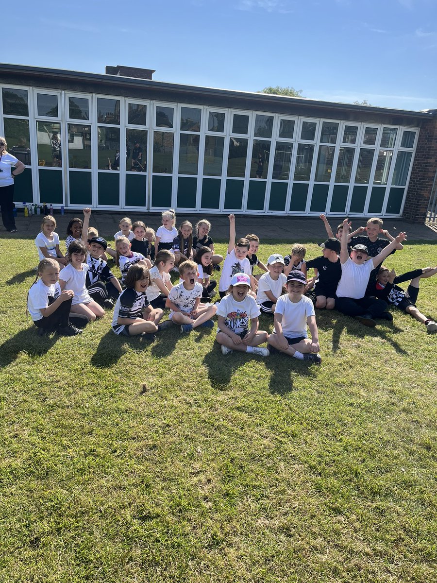 allsaintsfed's tweet photo. 3J we’re super excited to kick off #blackandwhiteday with @hullfcofficial 🖤🤍🖤🤍 https://t.co/6GHAlUsCHl