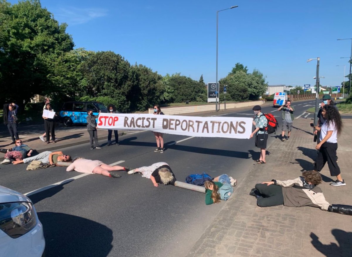 Gran Bretagna – “Basta deportazioni razziste”: il gruppo Stop Deportations blocca la prima deportazione verso il Ruanda
hurriya.noblogs.org/post/2022/06/1…