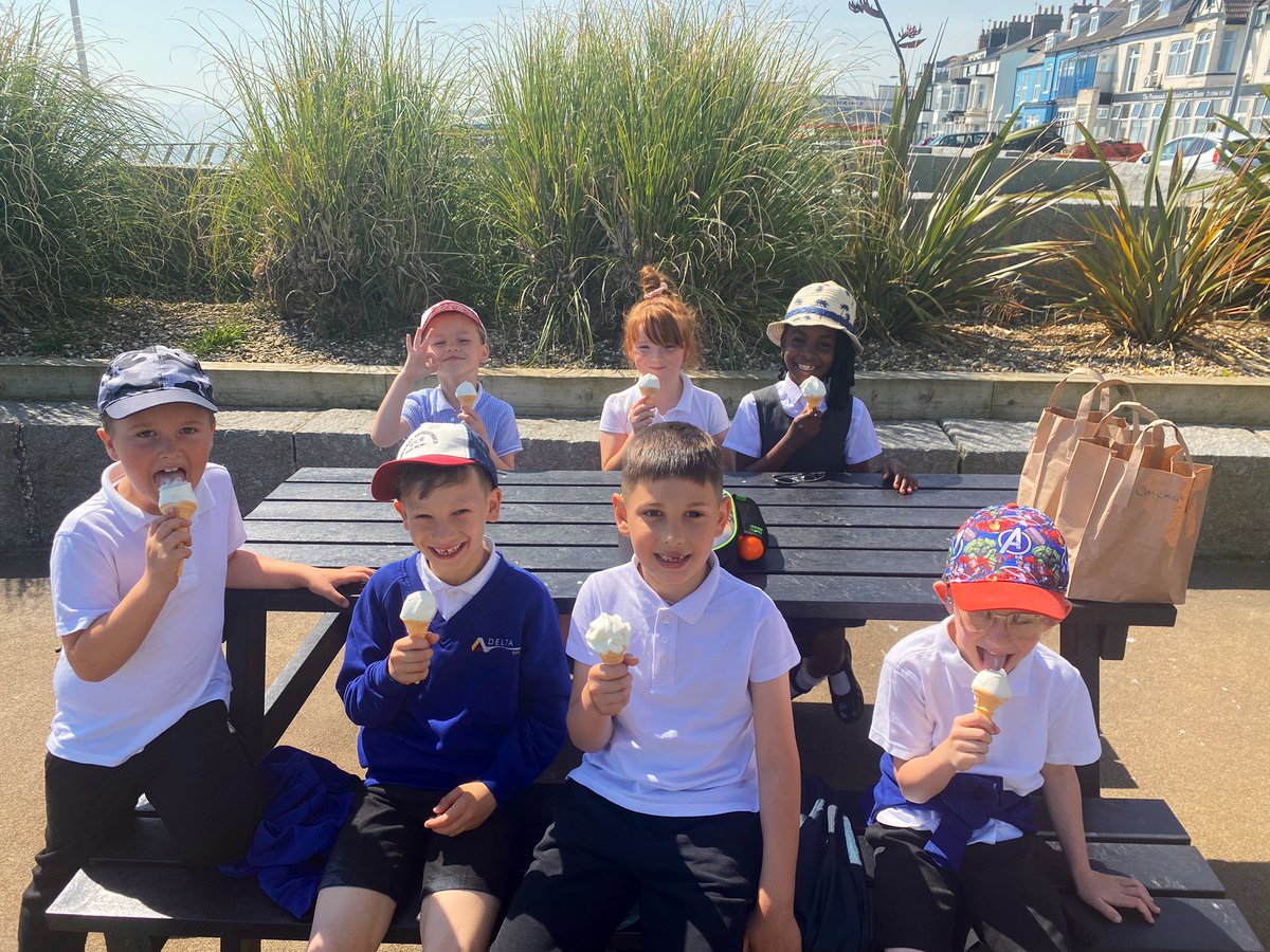 EPA_Y1_Y2's tweet photo. @DeltaEstcourt We have made it to the beach π the weather is glorious and the ice-cream is delicious! #EPAOctopus https://t.co/n6pRPkHz6s