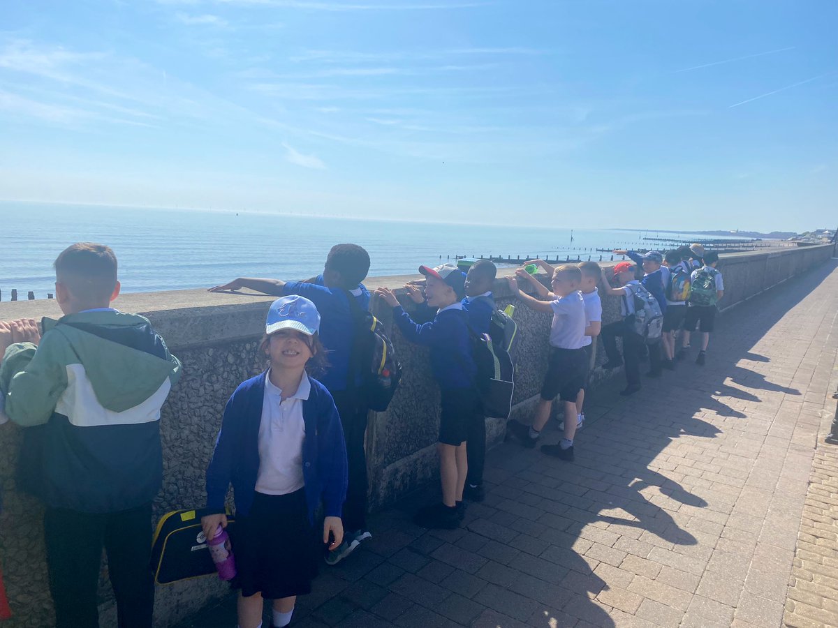 EPA_Y1_Y2's tweet photo. @DeltaEstcourt We have made it to the beach π the weather is glorious and the ice-cream is delicious! #EPAOctopus https://t.co/n6pRPkHz6s