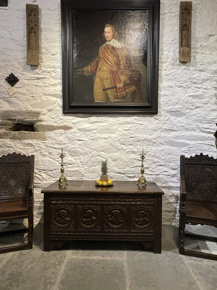 jackie_simonini's tweet photo. A very high status and stunning tudor oak marriage chest. English. Circa 1540. 

https://t.co/V6b3woMKg8

#oakchest #marriagechest #antiquechest #oakcoffer #oakfurniture https://t.co/nJAHL6o6Ea