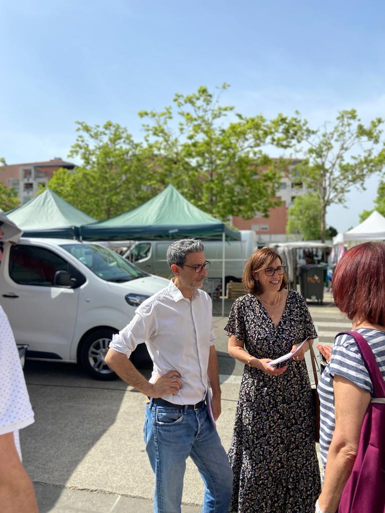 Mobilisation au marché de #Colomiers  autour de <a href="/FabienJouve/">Fabien Jouvé</a> en présence de #KarineTravalMichelet, maire de Colomiers et <a href="/ArnoSimion/">Arnaud Simion</a>... pour défendre un programme ambitieux au service du pouvoir d'achat, de la solidarité, de l'environnement et de la démocratie #NUPES #circo3106