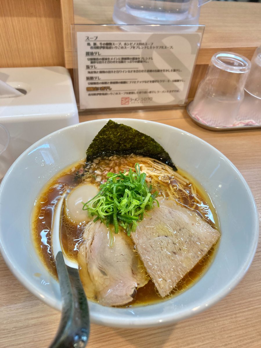 maruhanrinkai's tweet photo. 1日目☆彡
やってるYO～

お祭り男はラーメンに夢中🍜

#カーニバル 
#ラーメン 
#しかし3人とも黒いなｗ https://t.co/f3azJA9Sys