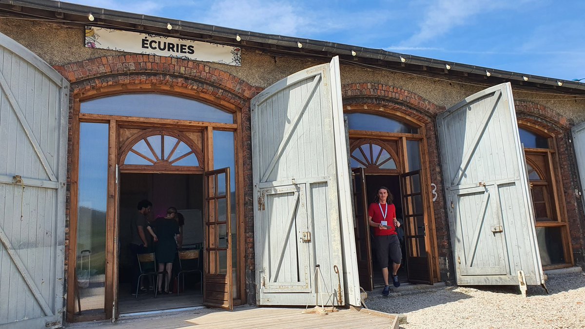 Cr8tveBarnsley's tweet image. Inside those doors are some busy busy change makers hacking solutions to city problems. The clock is ticking until pitch time! Love my job 😍

#urbactfest #techplace