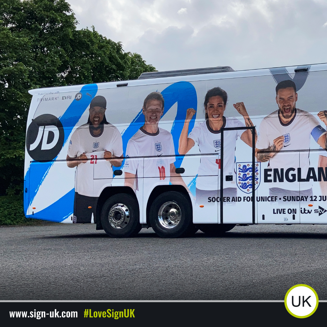 Sign_UK's tweet photo. A pleasure as always to fully wrap these coaches for @SwansTravel for the magnificent @socceraid charity match! Swipe to see it in full 😍⚽️

#SignUK #SoccerAid #swanstravel #coachwrap #vehiclewrap #vinyl #vinylwrapping #graphics #England #WorldXI #ITV #football #LoveSignUK https://t.co/aWqPWo6qW7