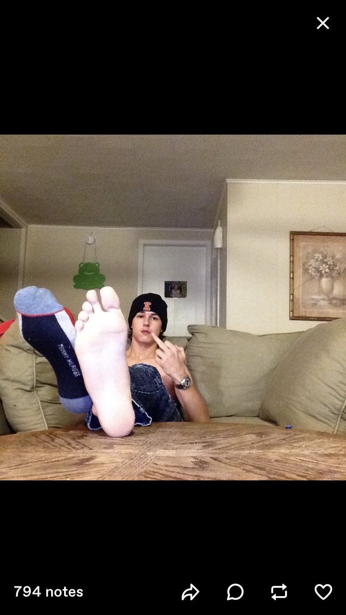 MasterJames97's tweet photo. So I took these pictures off my tumblr acc. Turns out I used to be very very popular. Look at the “notes” at the bottom left hand corner of each pic. Let’s see one of these losers serve me this morning. #findom #cashmaster #paypig #footfag #footworshi̇p #cashslave #cashsub 💵💰📲 https://t.co/gdwuohdgRh