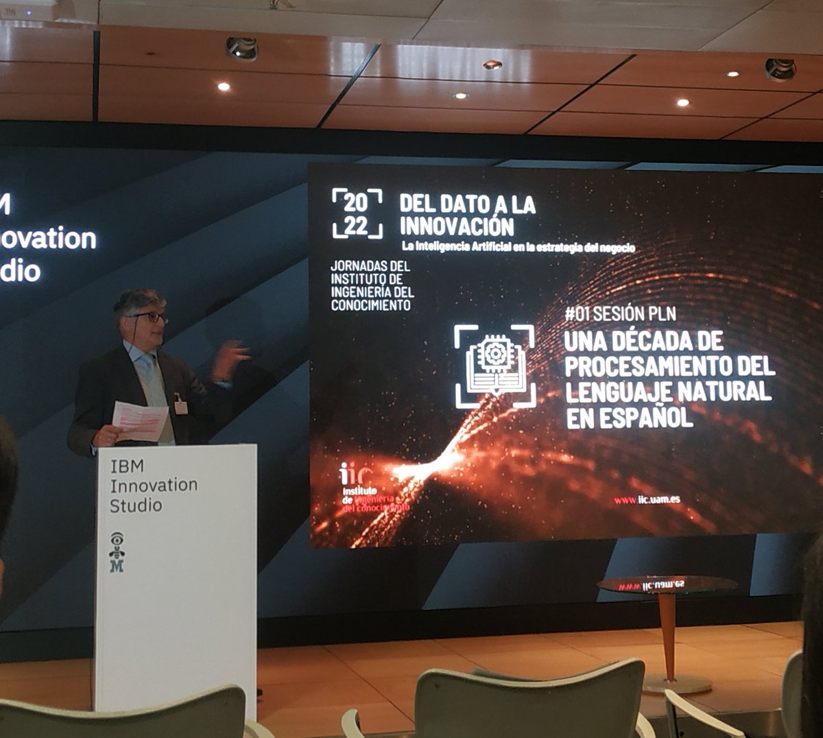 Interesantísima la sesión del <a href="/IIConocimiento/">IIC</a> "Una década de Procesamiento del Lenguaje Natural en Español", repasando los avances recientes en #NLP en ES 👏 
con <a href="/pablohaya/">Pablo Haya</a> <a href="/albarjip/">Álvaro Barbero Jiménez</a>
<a href="/mdpblue/">Mikel Diez</a> <a href="/marta_mgn/">Marta Guerrero</a> <a href="/DiegoBodasSagi/">Diego J. Bodas Sagi</a> y <a href="/adsuara/">Borja Adsuara Varela ⚖️</a>, entre otros. En <a href="/IBM_ES/">IBM España</a> 
#NLP #JornadasIIC22