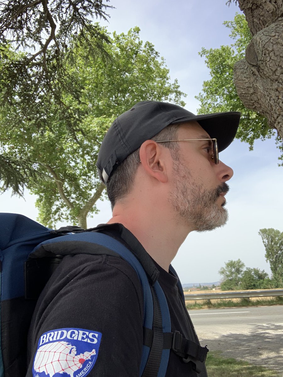 LP_Acheron's tweet photo. Après la petite journée d’hier pour se remettre en jambe et rejoindre le lieu où l’on s’était arrêtés il y a 3 ans, cette fois c’est reparti !
Environ 1000 kilomètres jusqu’à Saint-Jacques-de-Compostelle avec mon sac de 20 kilos !
#RoadtoCompostela
#DeathStranding https://t.co/YYtUN0uwbn