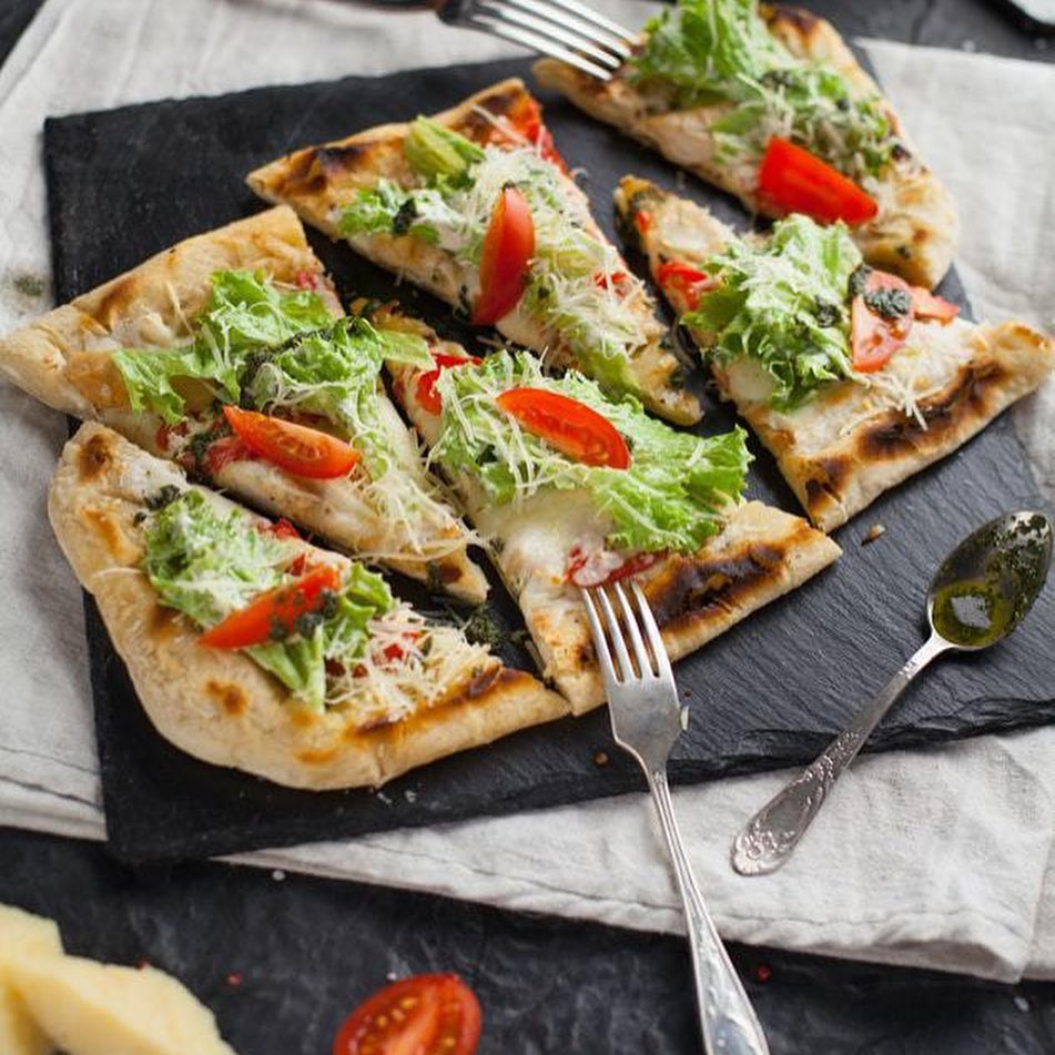 TradeMavi's tweet photo. Today we propose a special #veganpizza with Donatella plant-based mozzarella and Vegiano plant-based parmesan, the new healthy alternative to cheese made with quinoa, oats, cabbage and fennel seeds. More info to import this line into your Country? export@mavifooditalia.com https://t.co/LKwRRp6a7B