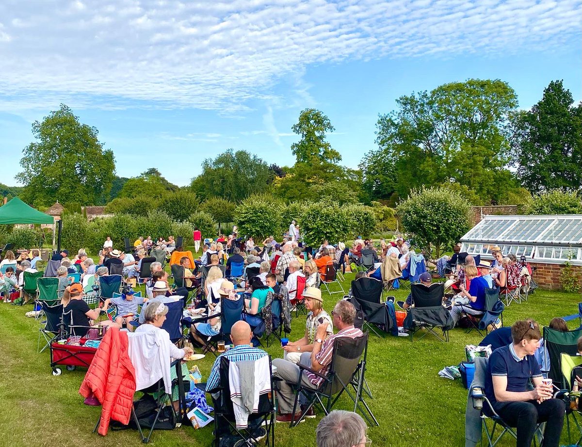 MetroVipers's tweet photo. What a fabulous evening! So much fun playing to all the lovely people who came to see us at @Godinton &amp; for such a great cause, help raising funds for @stjohnambulance 
We dressed like a bad Angus Young tribute act &amp; did our best to swing like the clappers.#swingjazz #kent https://t.co/YUcQTEf0ND